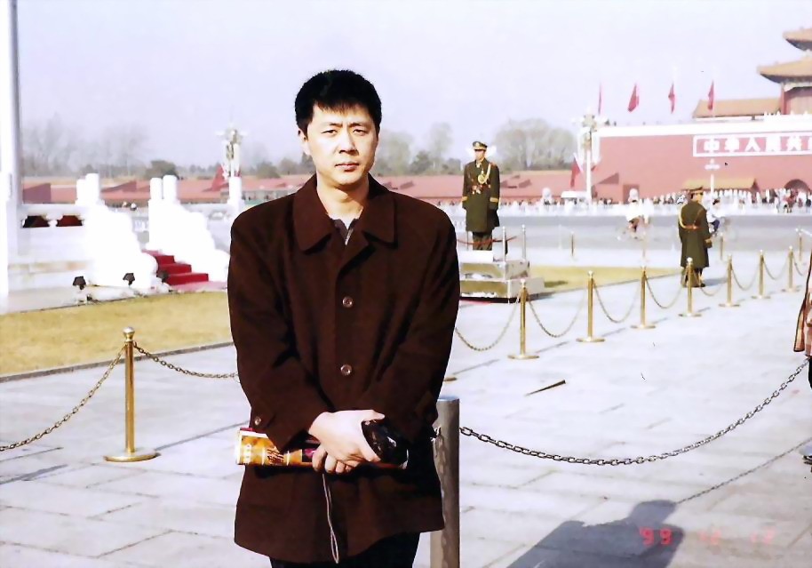 枕着猫睡的老鼠