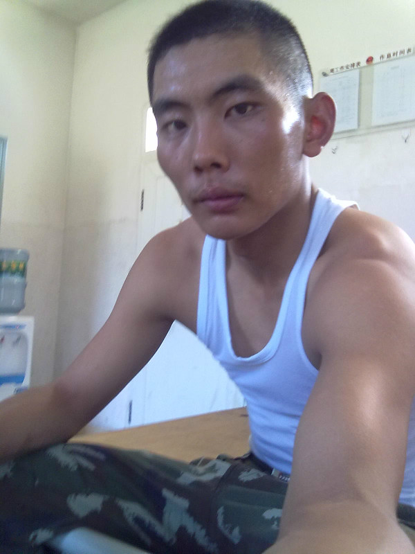 乌溜溜的黑眼猪