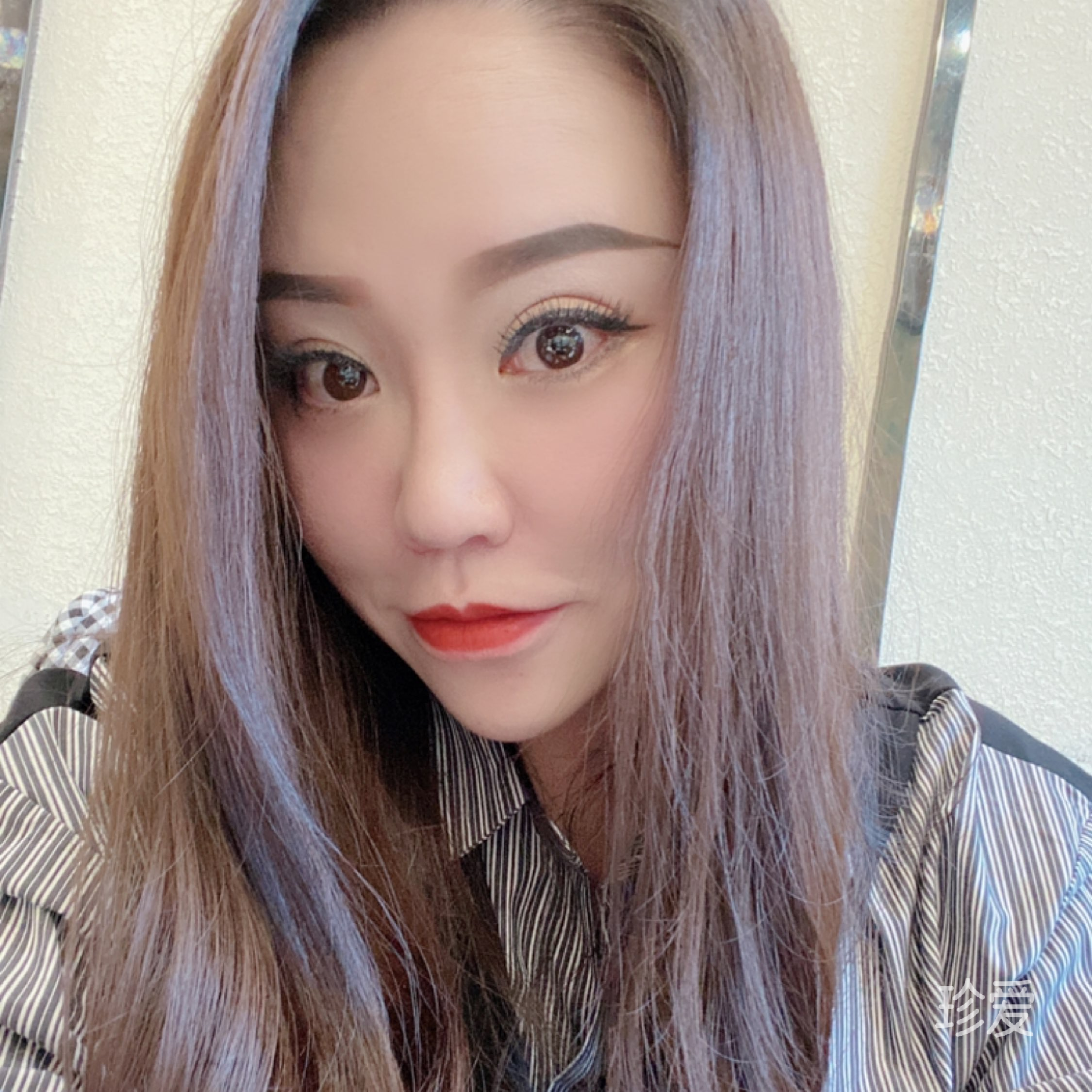 微笑扯伤了嘴角