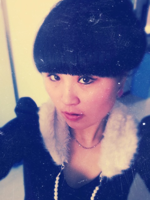 ying素衣平底鞋。