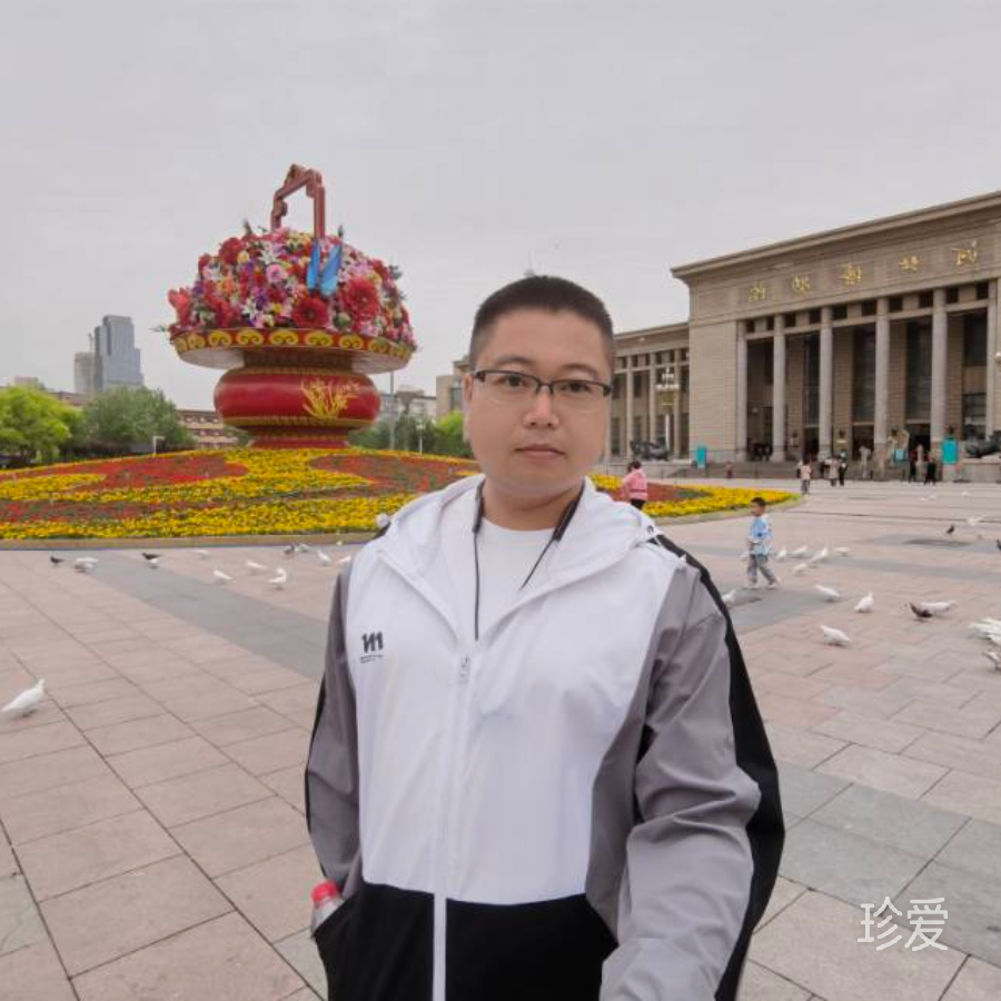 傻小子坐門墩兒