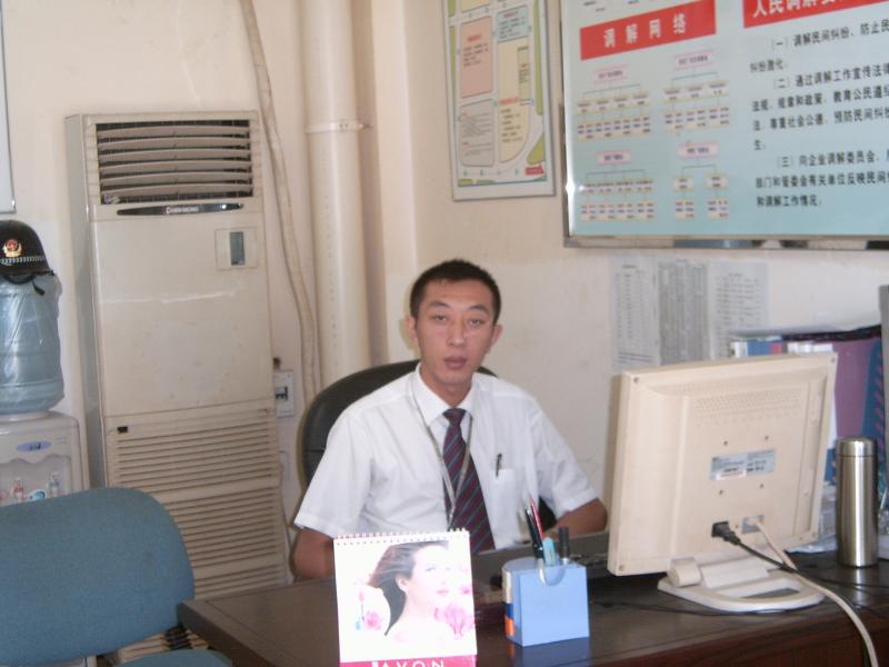 微笑、掩盖忧伤