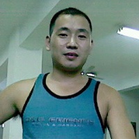 穿高跟鞋的男人