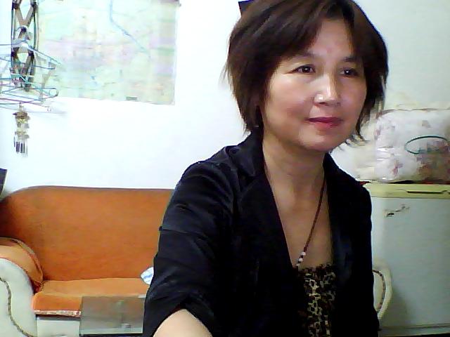 月光下的红蔷薇