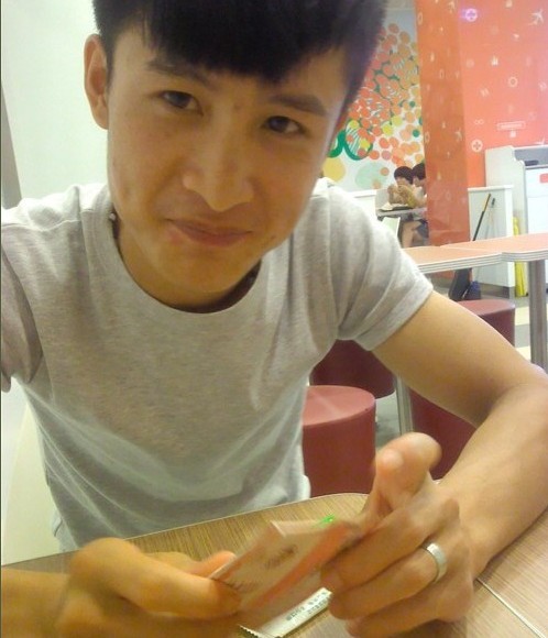 阳光、笑几许苍白??