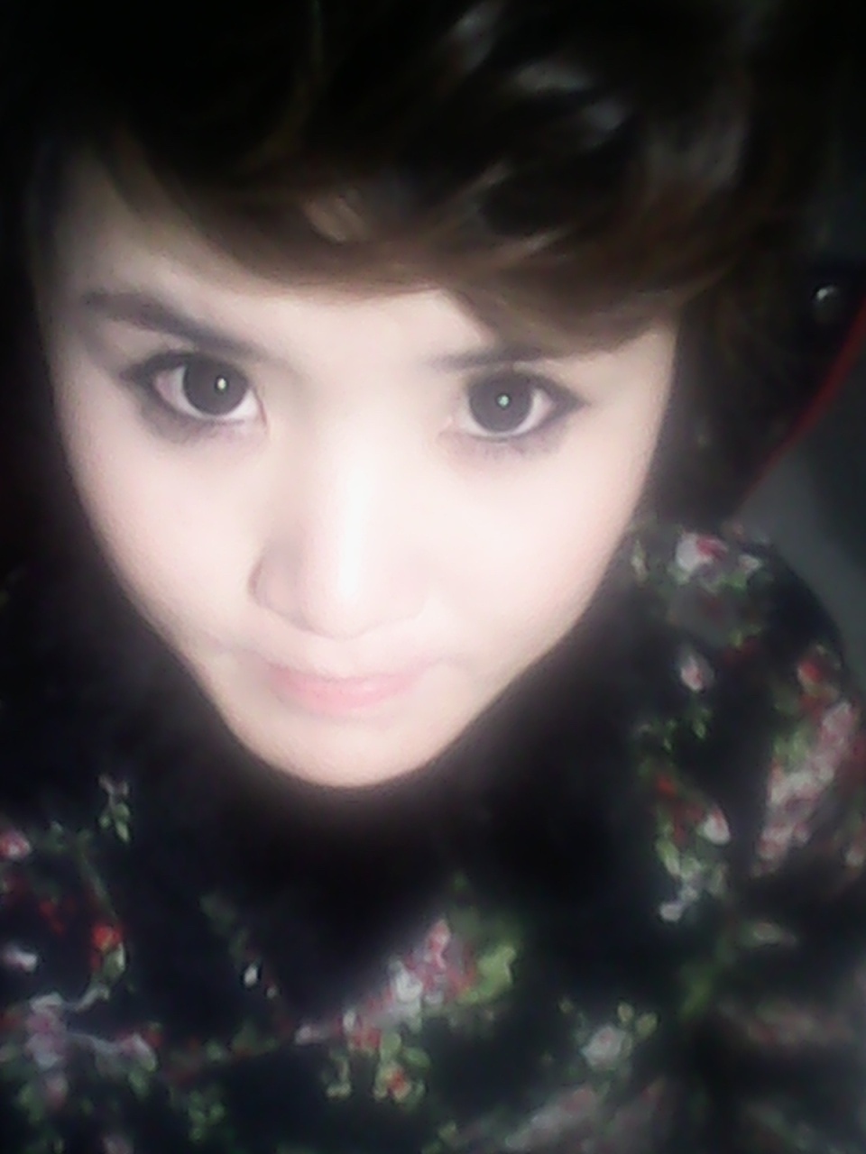 左手刻著我，右手寫著??