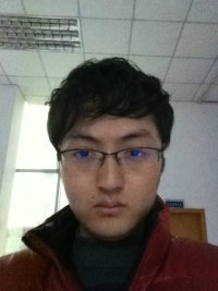 霓虹燈下孤寂影