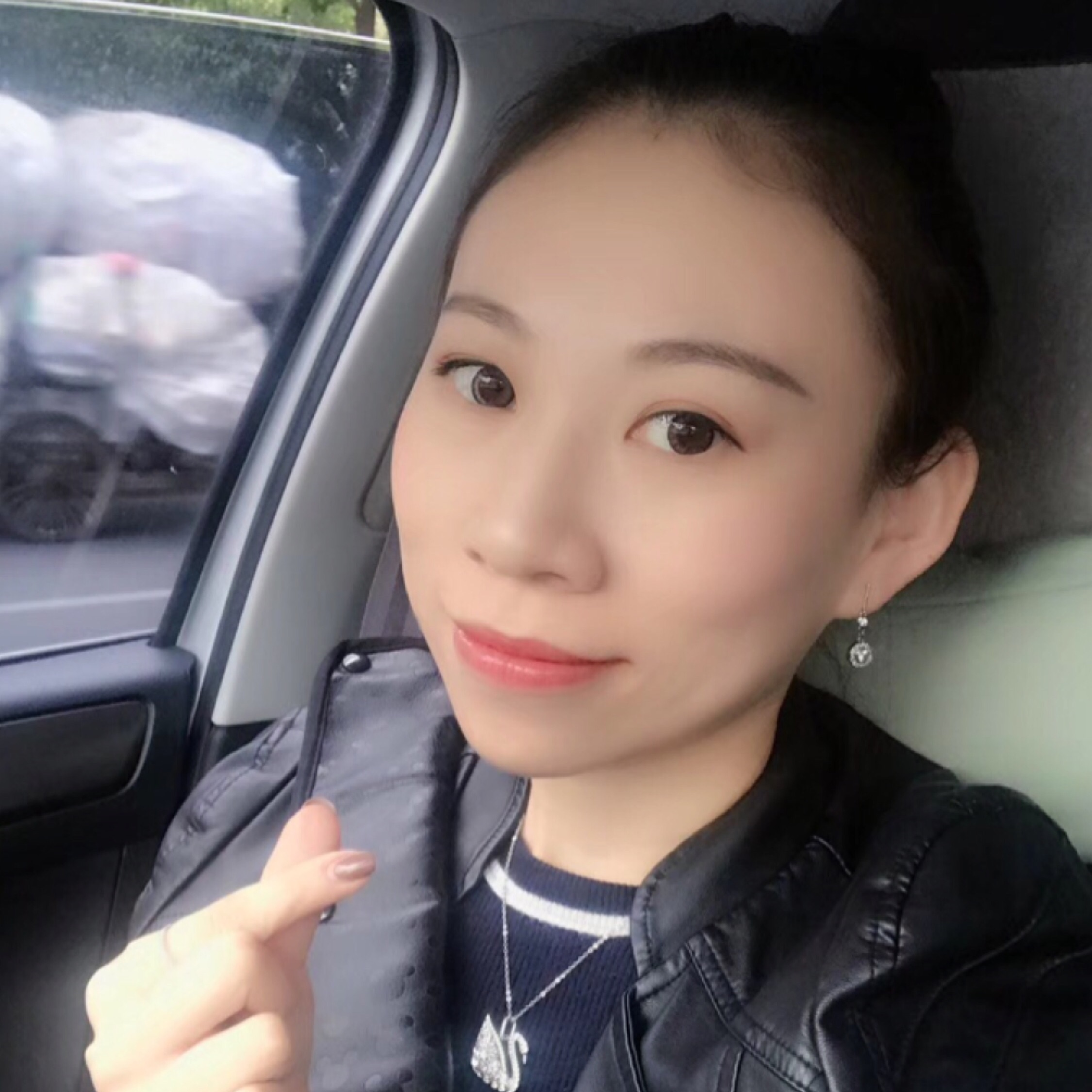 賣叉車的小女孩