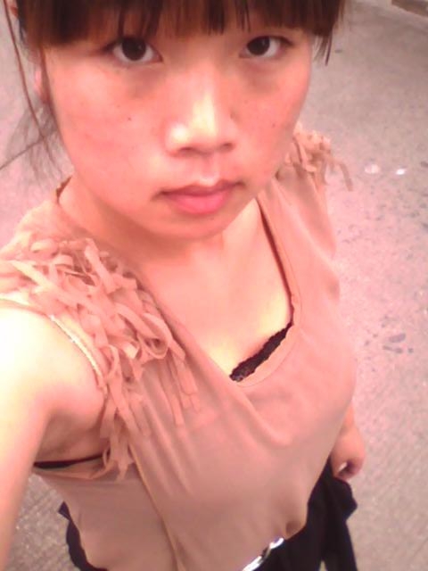 她，不美不媚