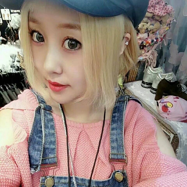 蒙古族姑娘小玉兒