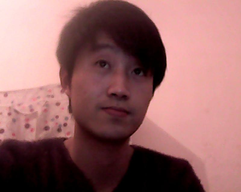 对面女孩看过来