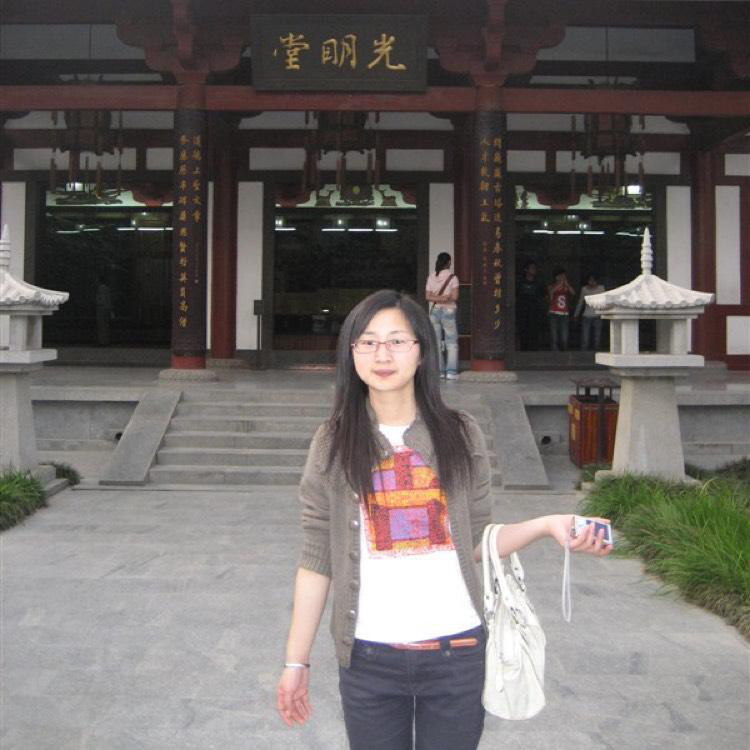 花叢里的一棵小草