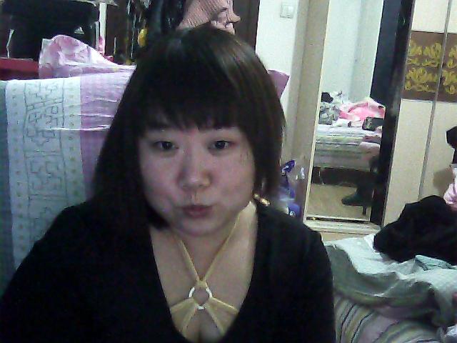 走在迷雾的小巷里