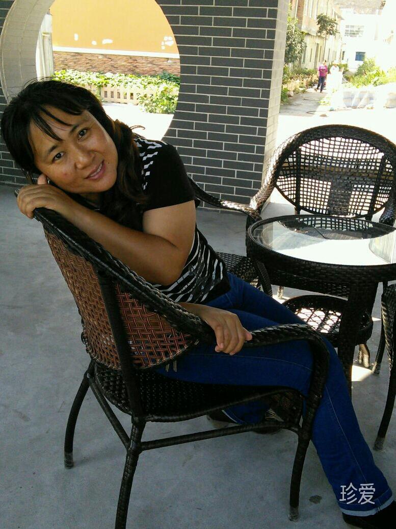 风雨中的香水百合