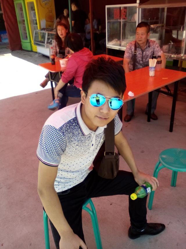 微笑掩饰我的悲伤