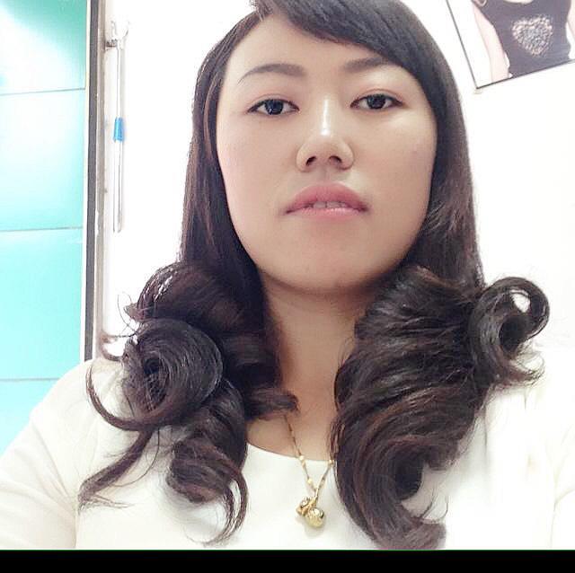 姐的微笑是裝的