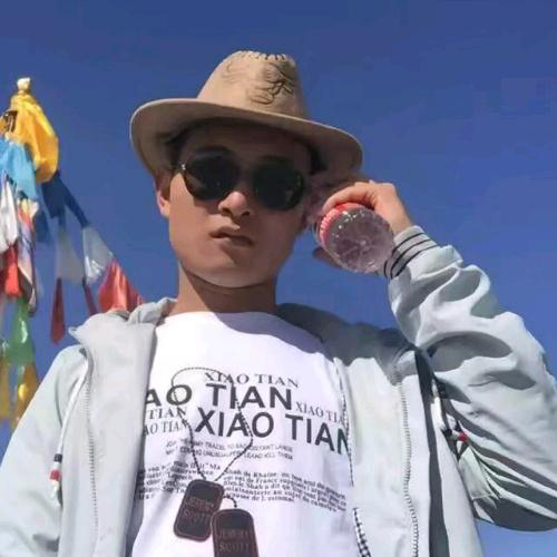 抱著大瓶喝可樂