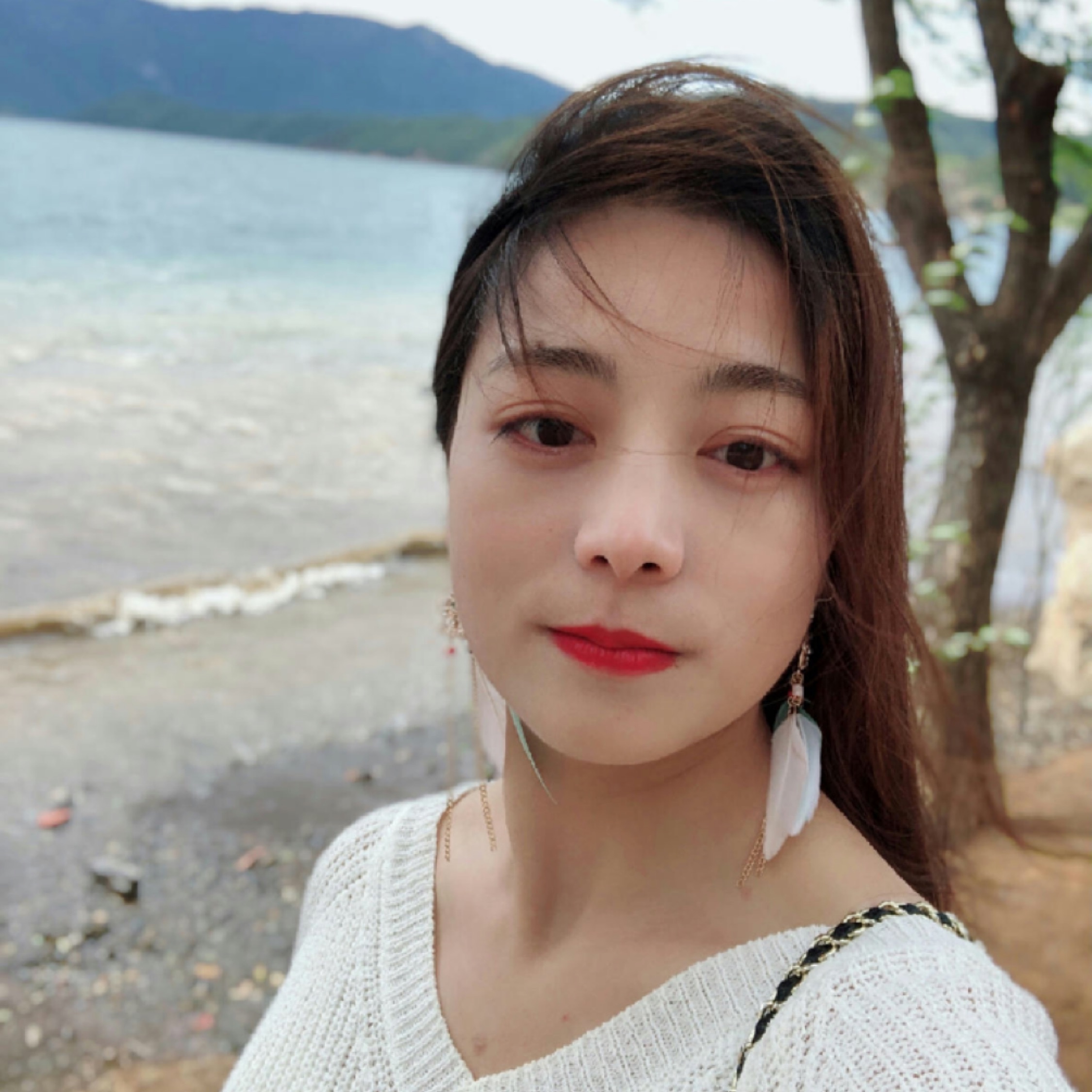 白富美 于女士 28岁 | 166cm 简单平淡,不想太复杂 宇宙 42岁 |湖北