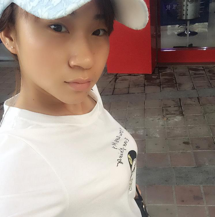 素颜白裙亦倾城