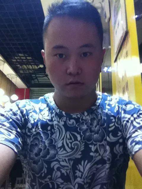 熟悉街道曾牽你手