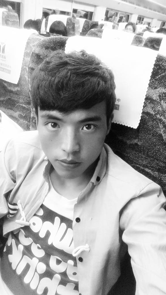 这个男绅不太冷