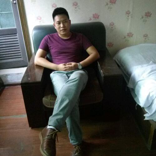 短發(fā)的沙灘褲