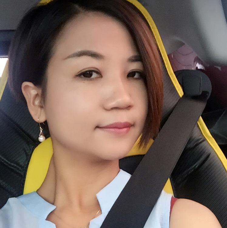 短发女孩