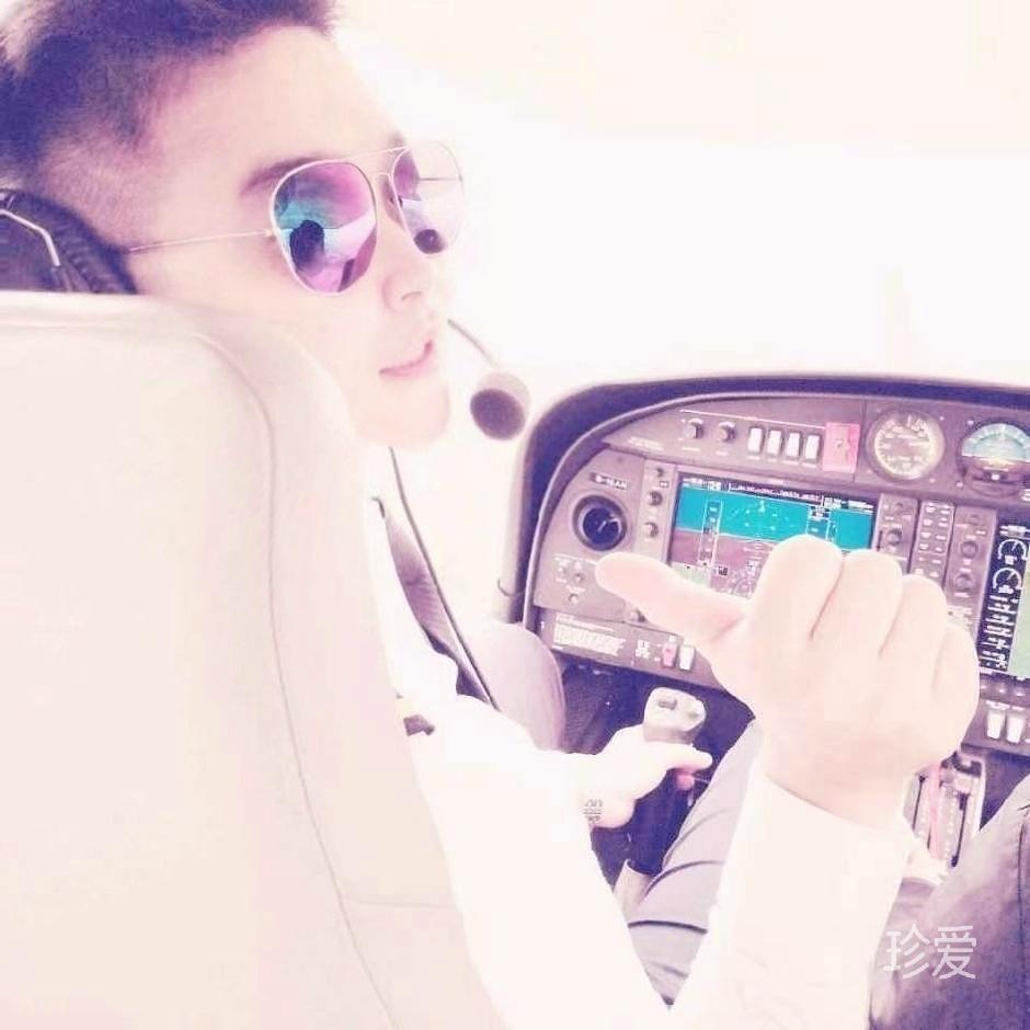 爱笑且有趣的阿宝