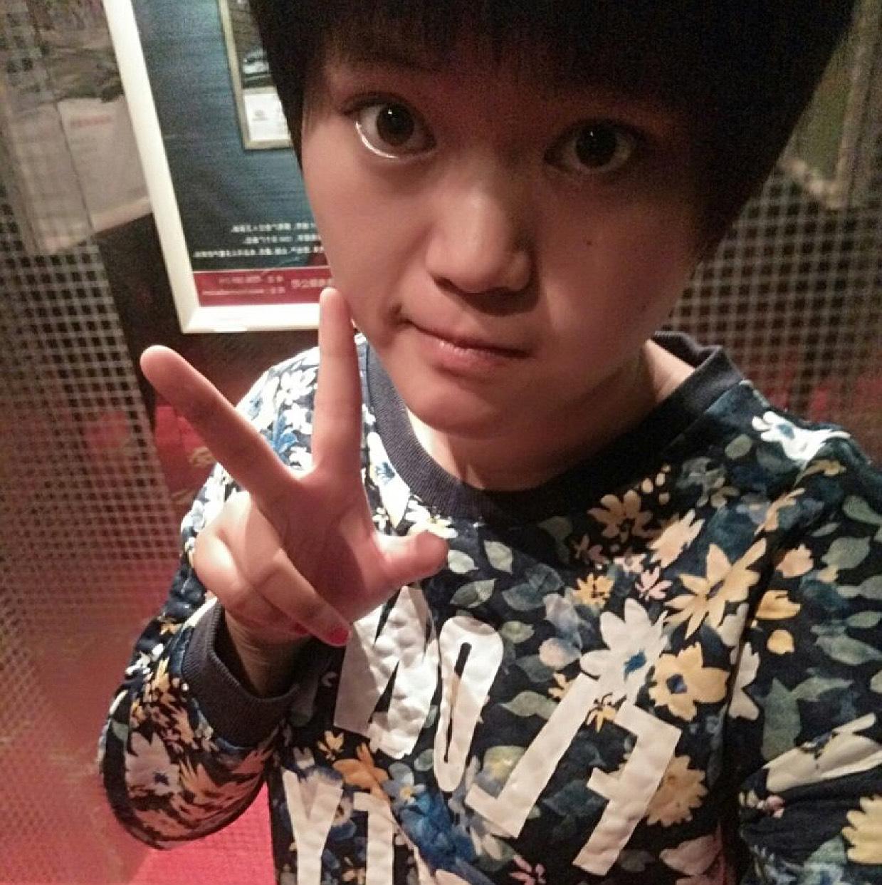 短发飘飘不及肩