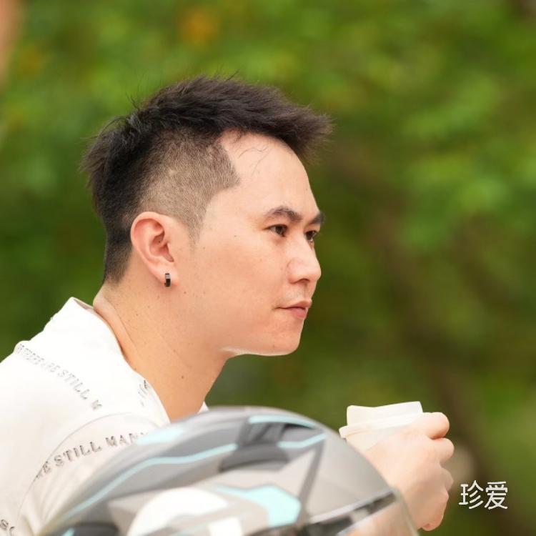 以为自己很特别