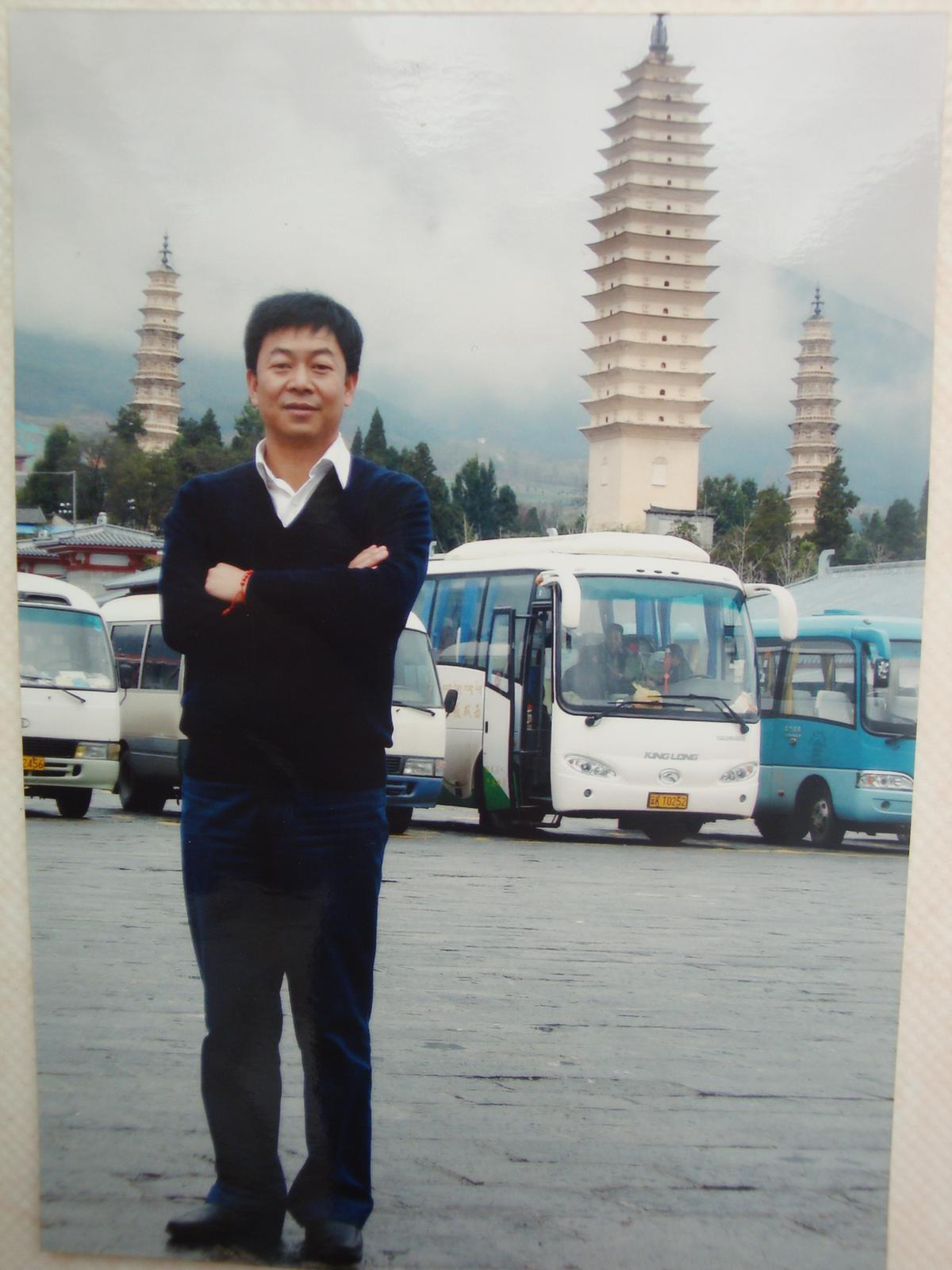 小楼一夜听春雨