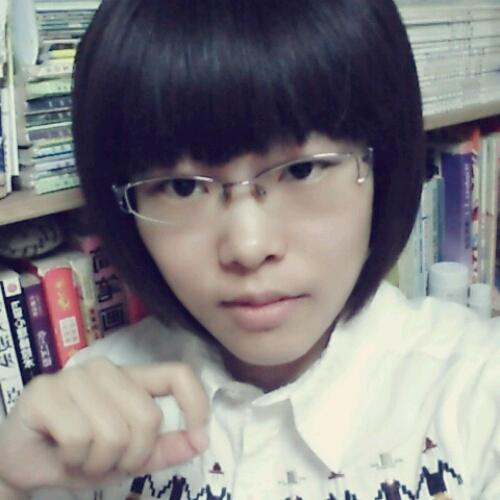 在藍(lán)天下散步