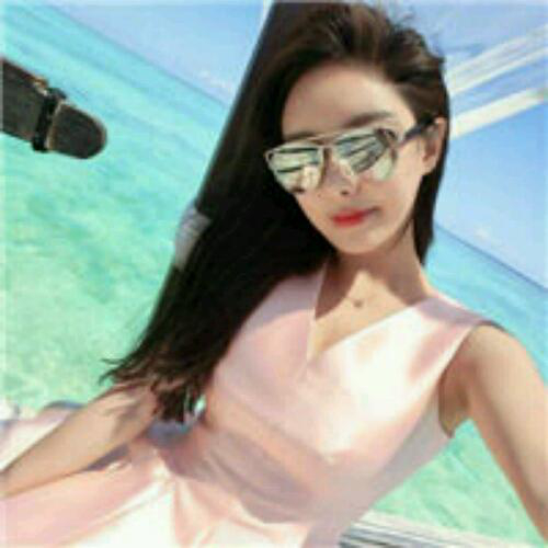 低頭那一抹微笑