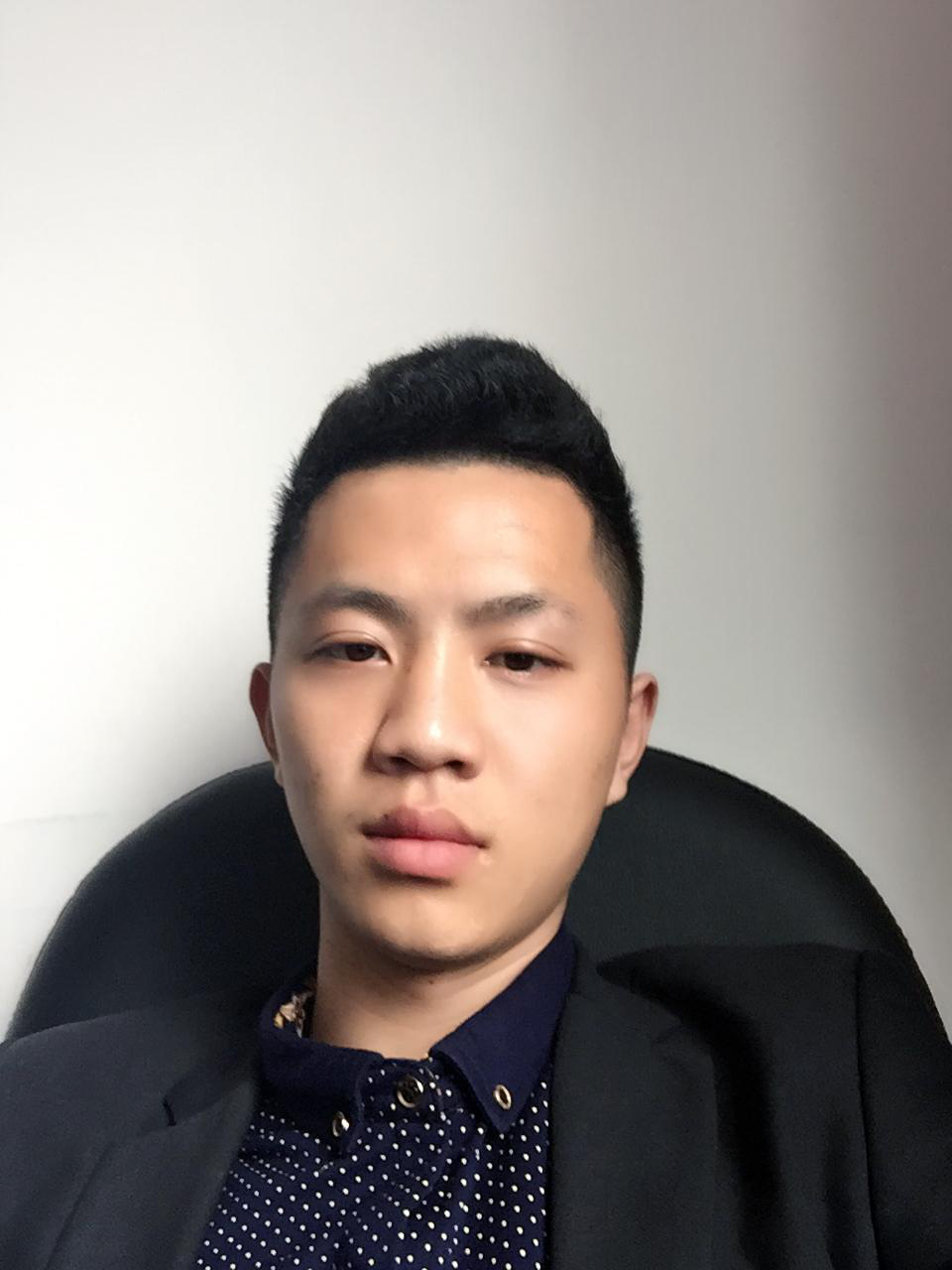 樹(shù)下的落葉