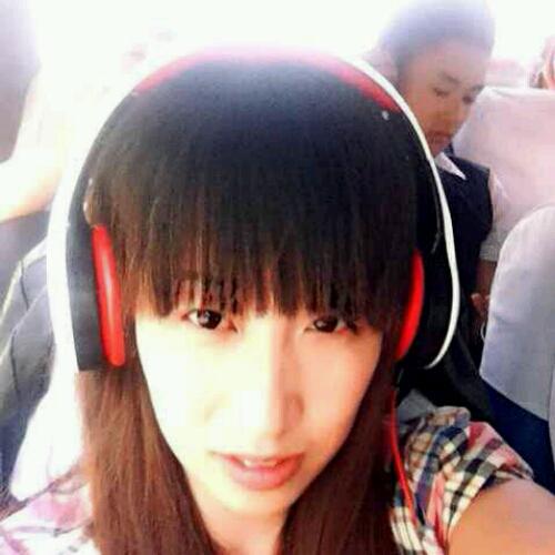 挥着翅膀的女孩