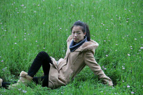 走在迷霧的小巷里