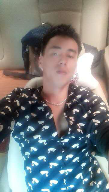 断了一侧的翅膀