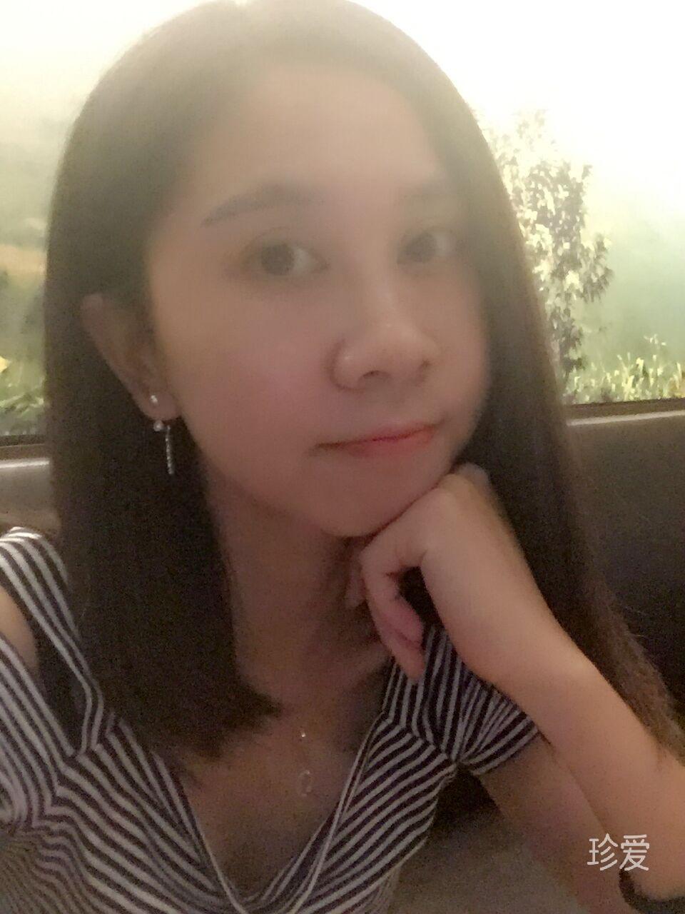 一個愛花的小姑娘