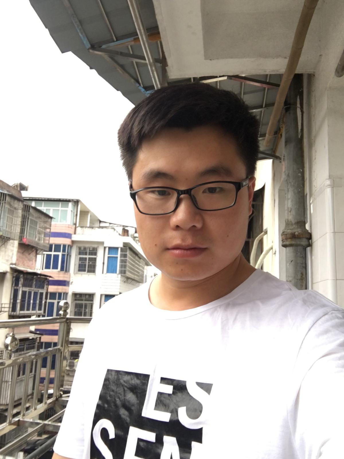 黑色依旧
