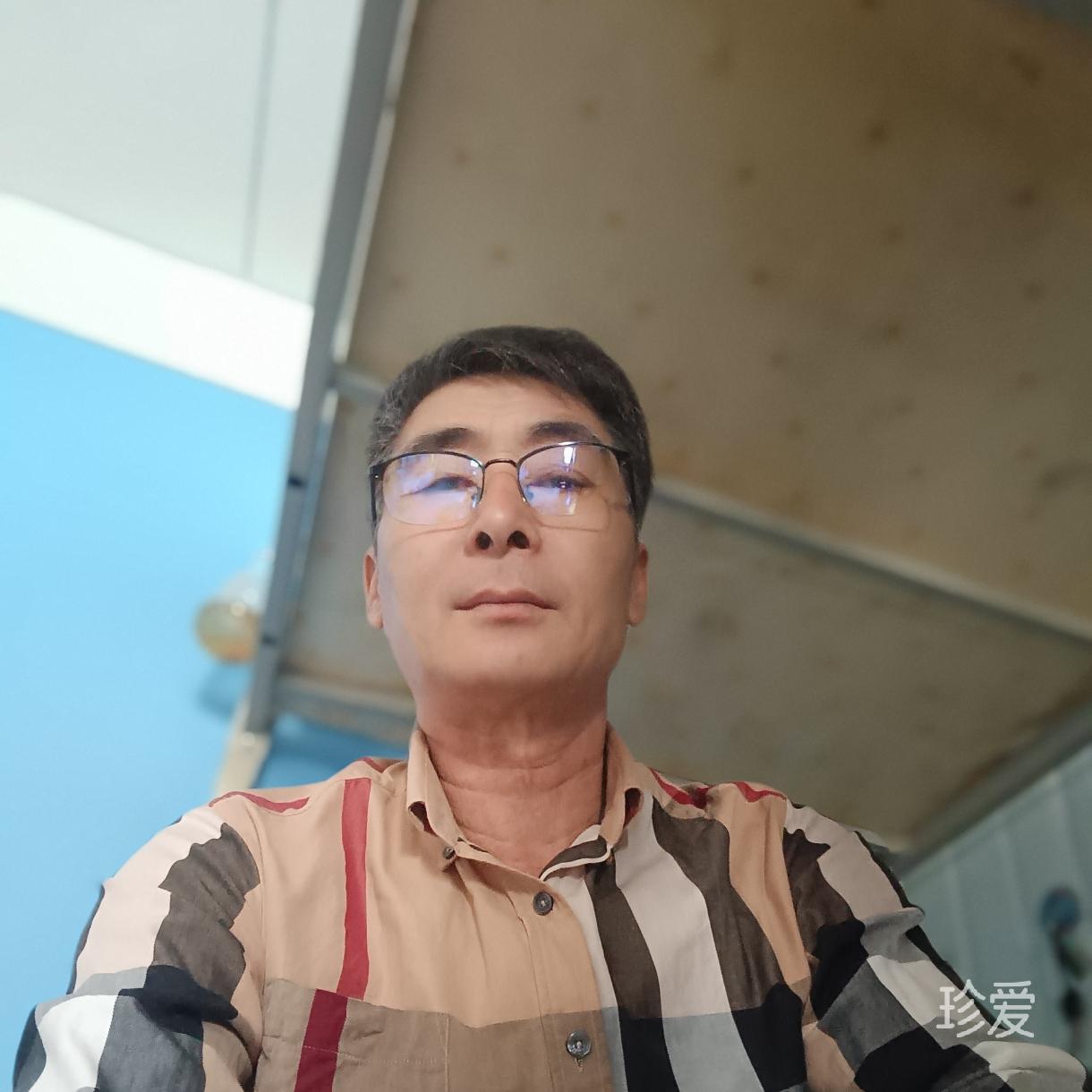 雄鹰翱翔