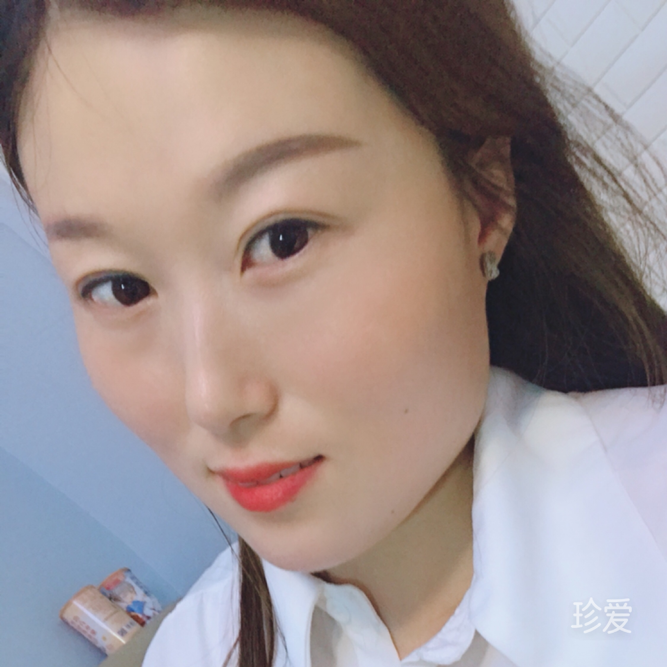 何何