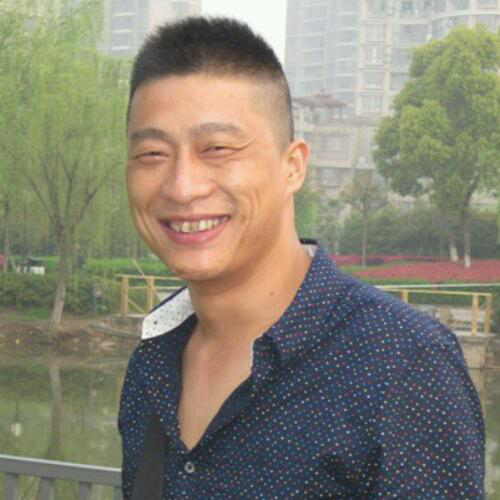 晚上孤寂的男人