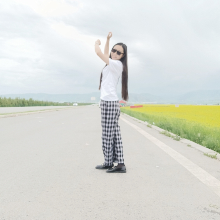 嘴角微微上揚(yáng)