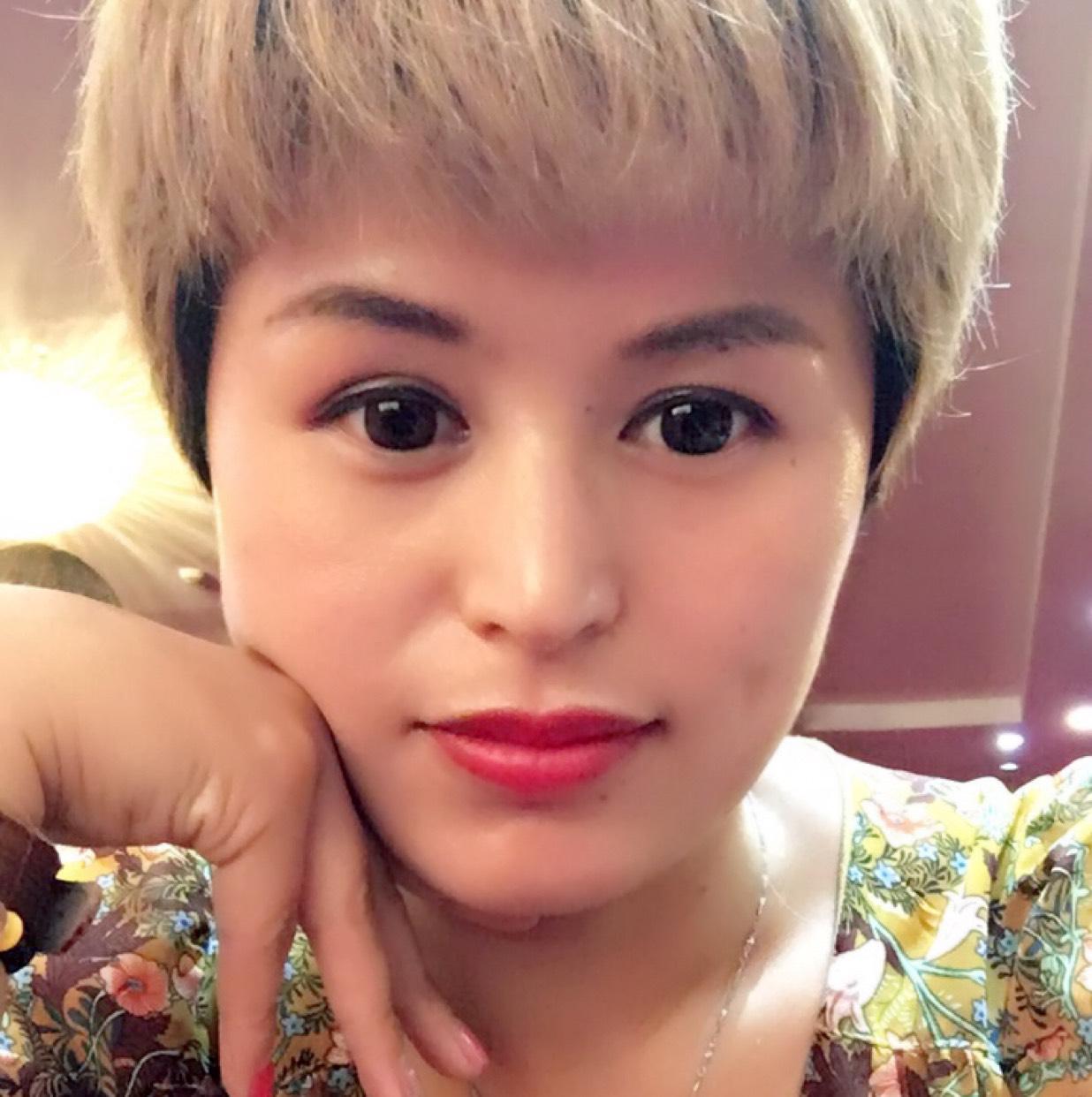 皇家化妝品代言