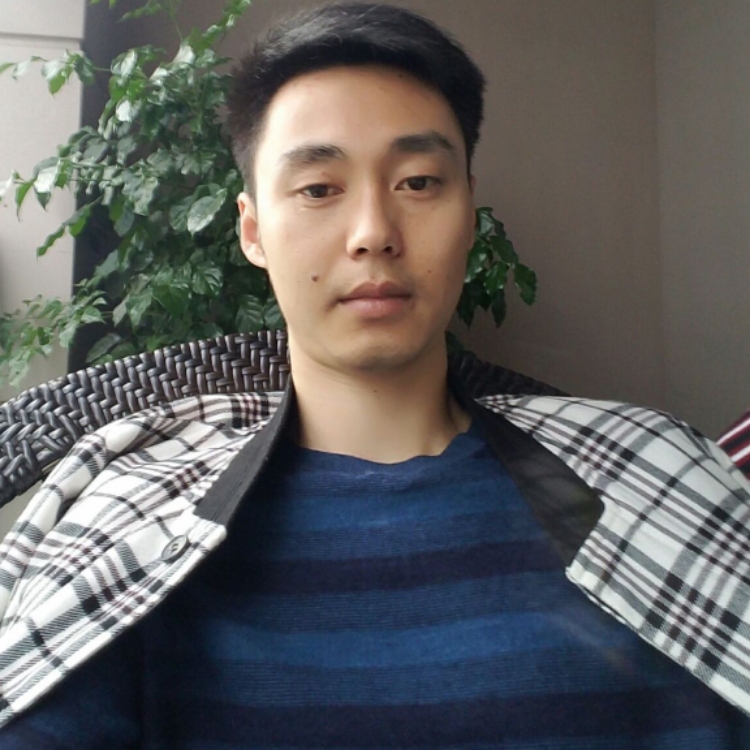 晚上孤寂的男人