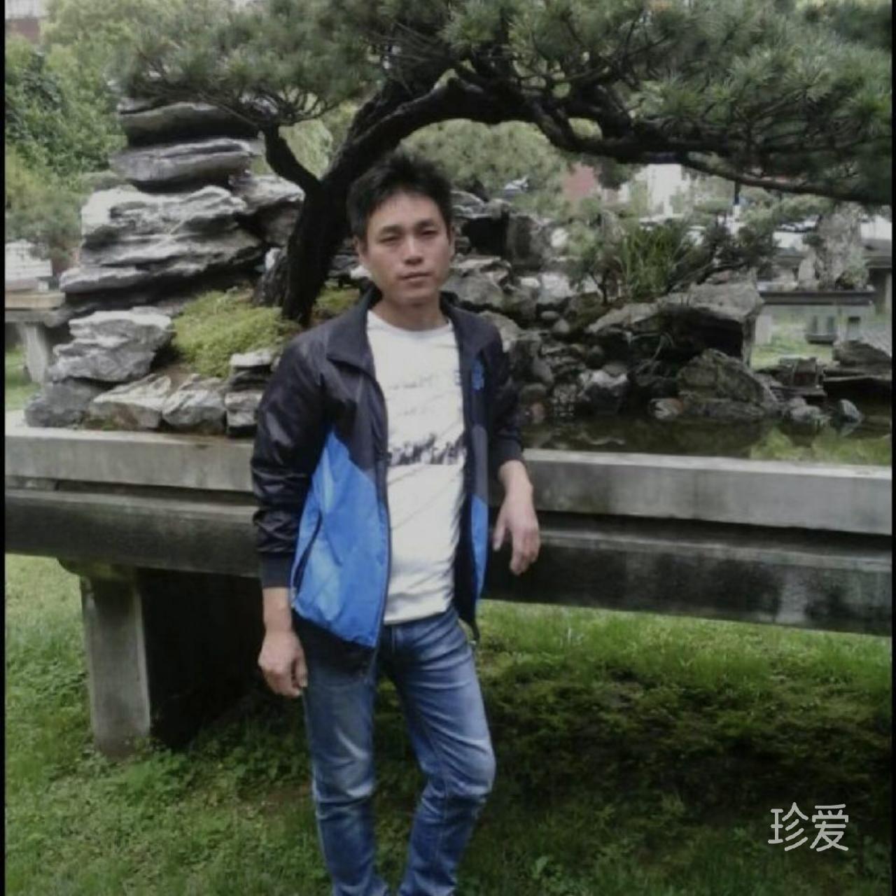 曦月下等待