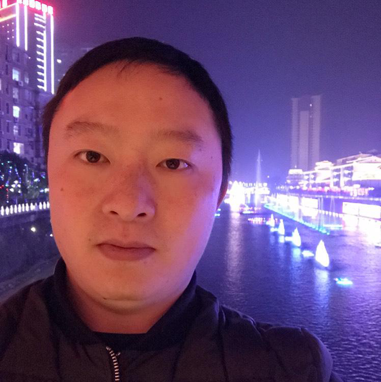 玩火柴的小男孩