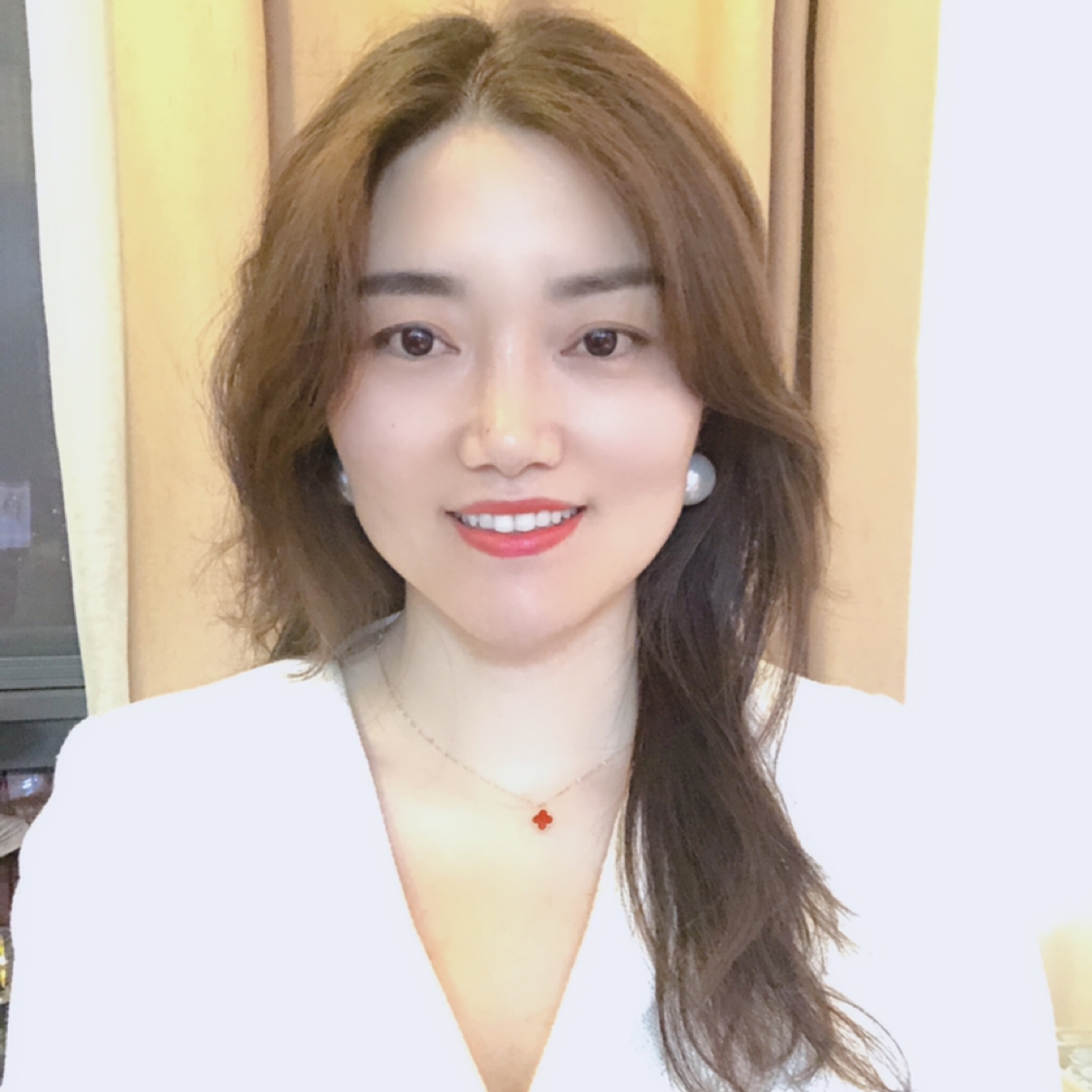 女, 33岁, 江苏苏州 ,离异, 165cm,大专 ,销售总监 , 5001-8000元