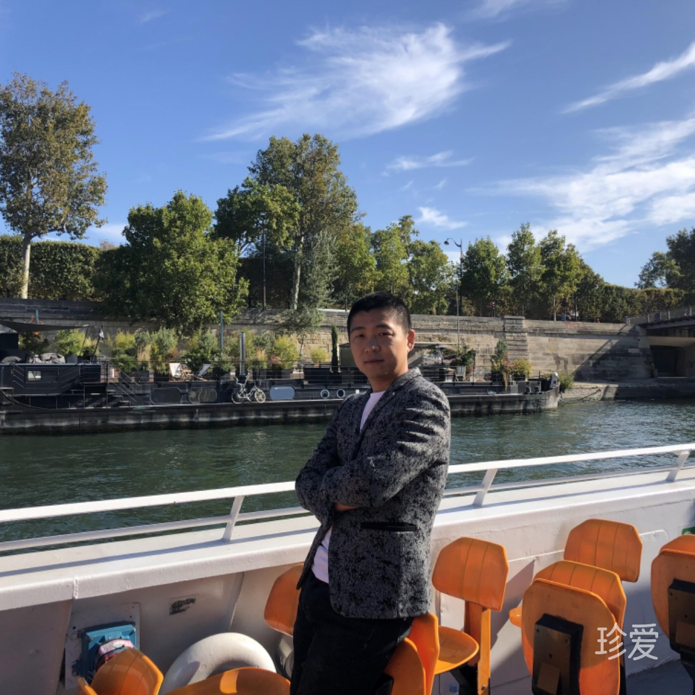 不高不富也不帥