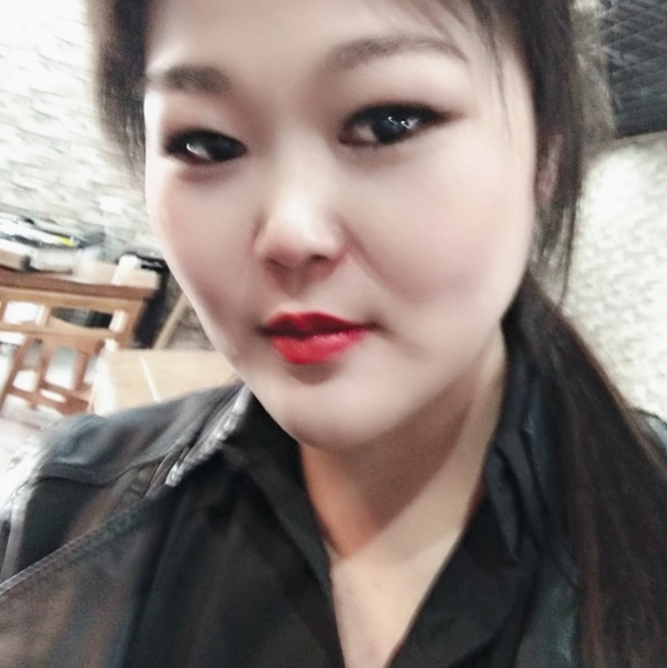 月光下的小姑娘